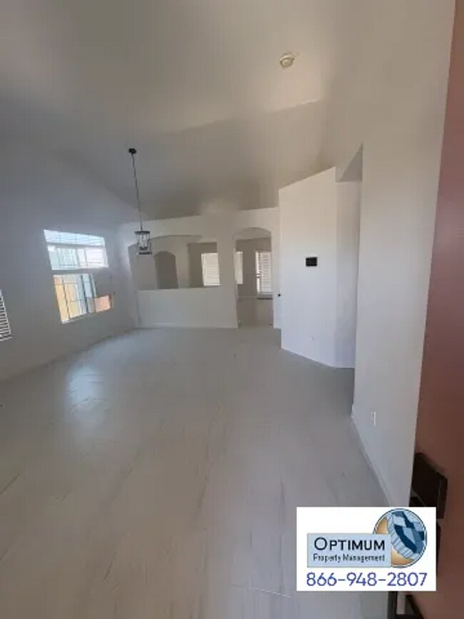 Building Photo - Spacious 4-Bedroom Home with Elegant Finishes & Convenient Location