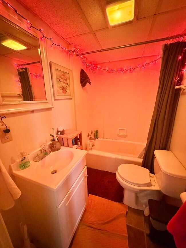 Building Photo - 81-83 Monroe Street