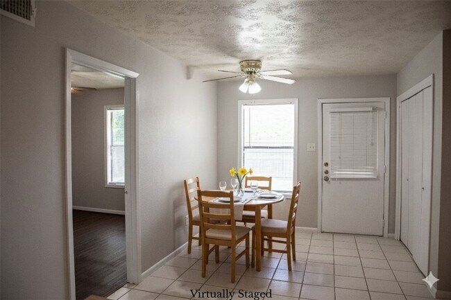 Building Photo - 1902 Woodsman Dr