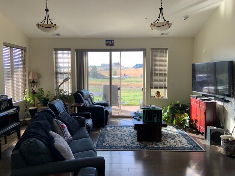 Building Photo - 40197 SW Nelson Dr