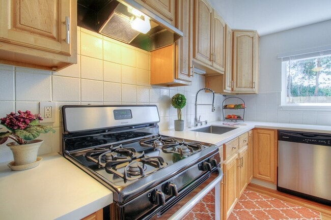 Building Photo - 871 Sonoma Ave