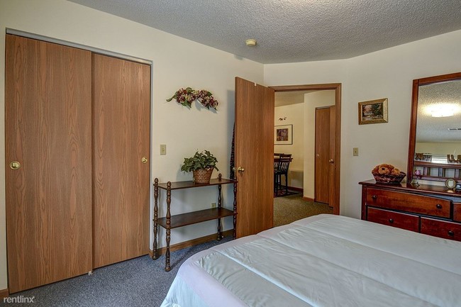 Building Photo - 1 br, 1 bath Apartment - St. Paul Terrace