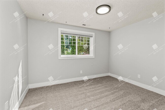 Building Photo - 4BR + Finished Heated Garage | Fenced 1/4 Acre | Mins to JBLM