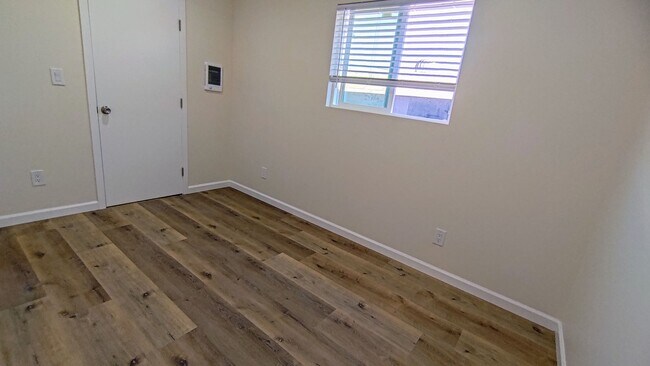 Building Photo - Newly Remodeled 3 Bedroom 2 Bath with Swee...