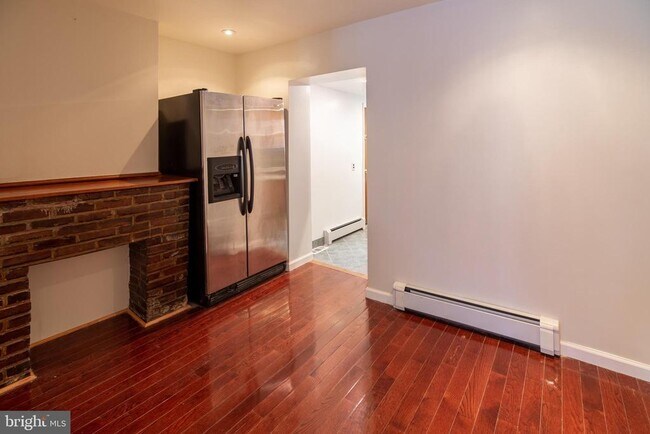 Building Photo - 166 Sigel St