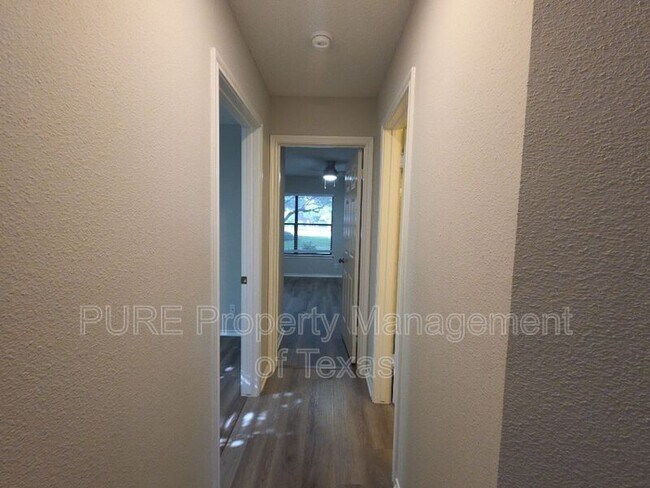 Building Photo - 1406 Bullhill Cove