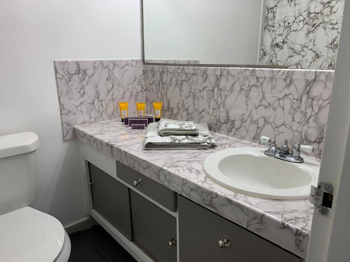 411A - Bathroom - 100 Lincoln Rd