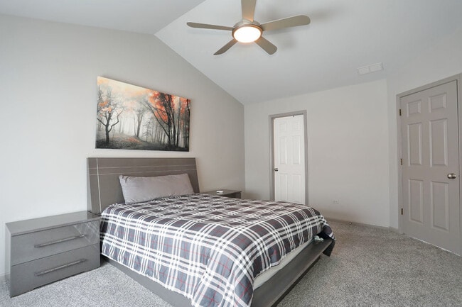 Building Photo - 966 N Auburn Woods Dr