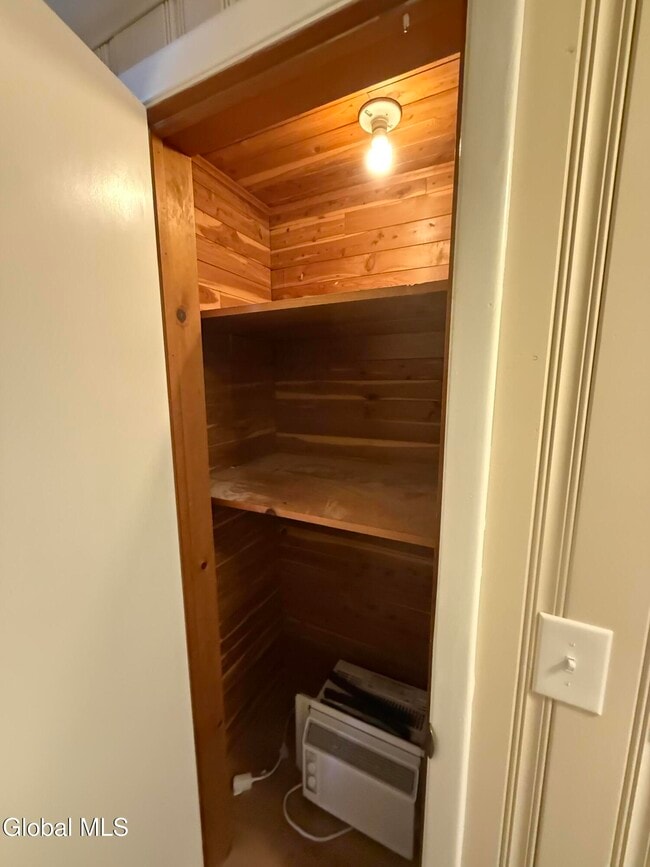 Building Photo - 2 Pinewood Ct