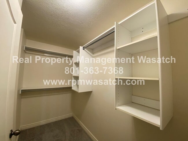 Building Photo - Check Out This Amazing 3 Bedroom 2 Bathroom Condo In Riverton