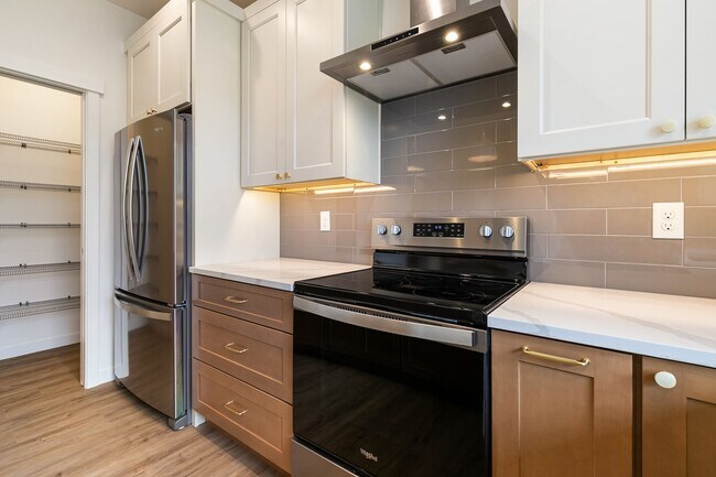 Building Photo - Halleck Townhomes Triplex