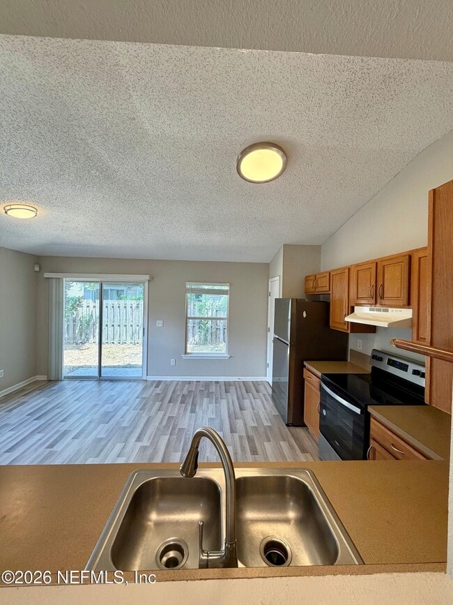 Building Photo - 230 Cezanne Cir