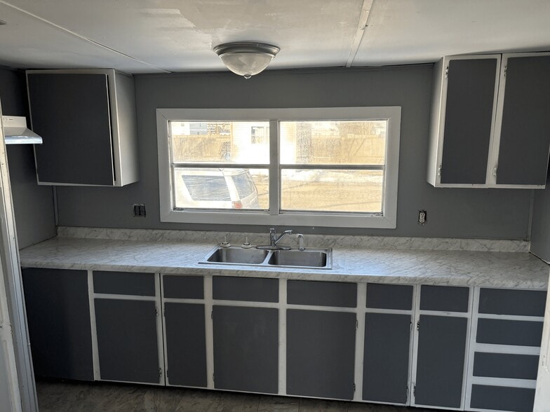 Building Photo - 3625 S Douglas Ave