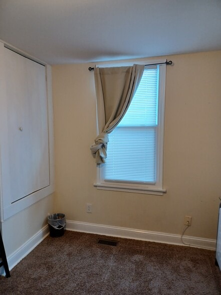 Second bedroom with small closet - 7310 Bay Front Rd