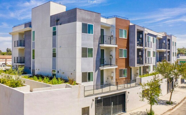 Building Photo - 12147 Magnolia Blvd