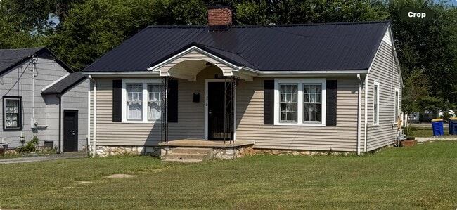 Primary Photo - 1301 Nutwood St