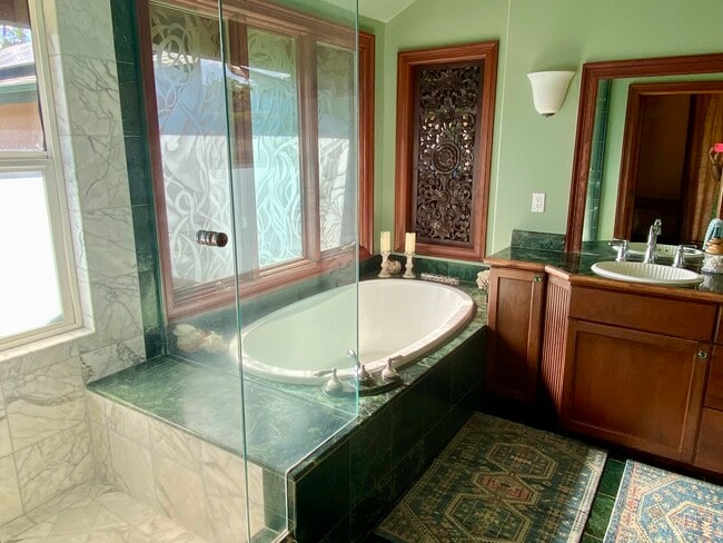 Building Photo - 630 E Kuiaha Rd