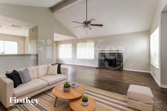 Building Photo - 22319 Meadowrock Dr