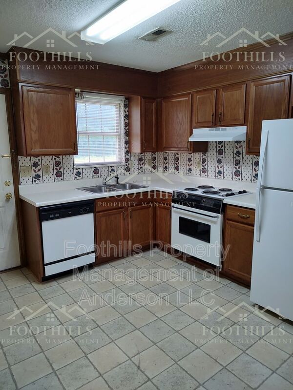 Building Photo - 409 A Nelson Dr