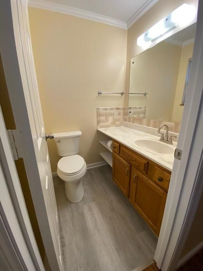 Building Photo - PRICE IMPROVEMENT!!  CHARMING 2 BEDROOM CO...
