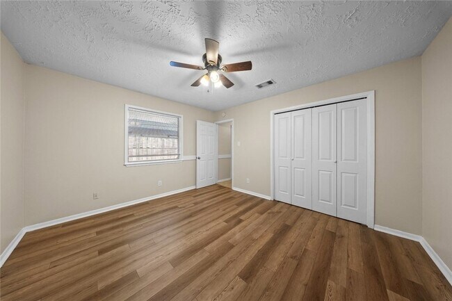 Building Photo - 1417 Hillside Dr