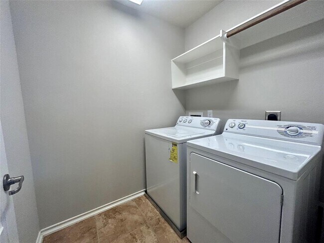 Building Photo - 18 Whitekirk Pl