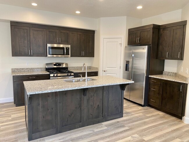 Building Photo - Townhome in Hurricane