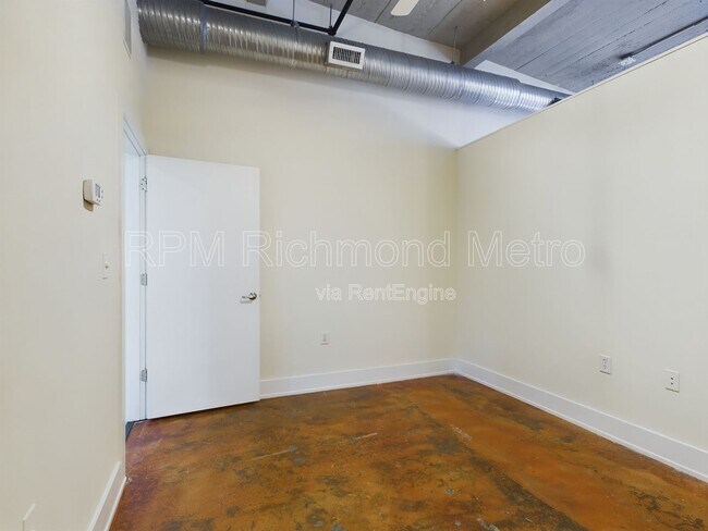 Building Photo - 815 Perry St