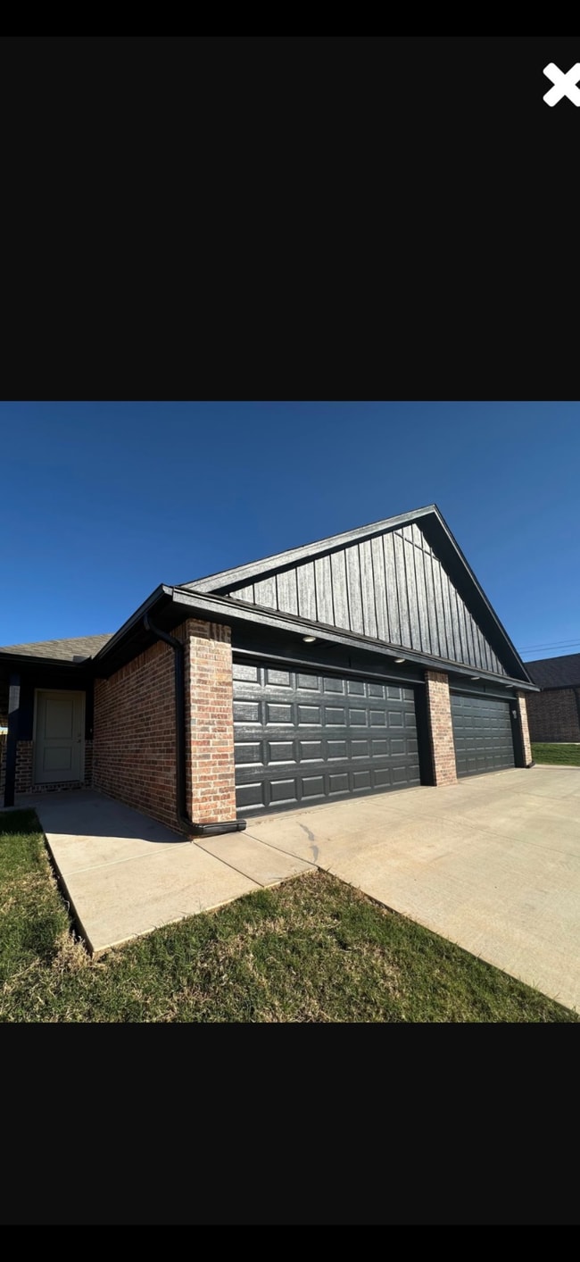 Primary Photo - 11516 N University Ave