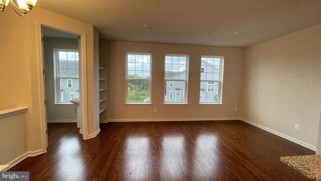 Building Photo - 43003 Cattail Marsh Pl