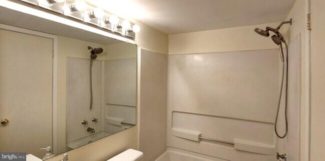 Building Photo - 9706 Hellingly Pl