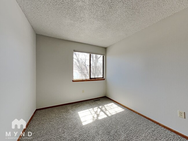 Building Photo - 2304 S Gray Dr