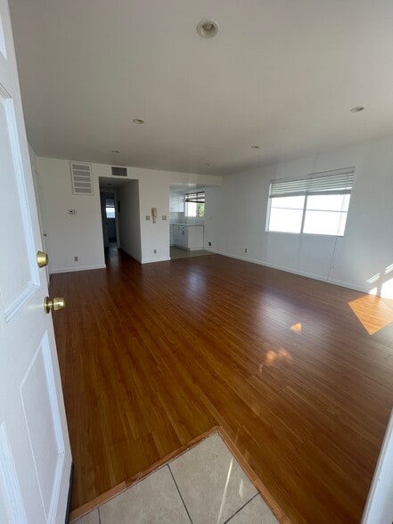 Entrance - 308 E Valencia Ave