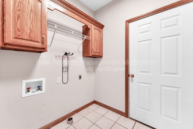 Building Photo - 514 N Ellen St