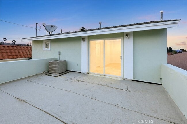Building Photo - 554 Bonita St