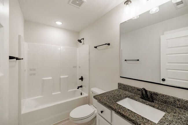 Building Photo - 125 Harper St