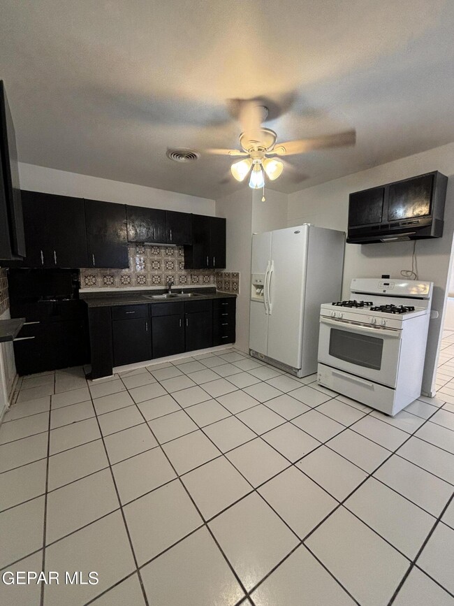 Building Photo - 10349 Shoshone St