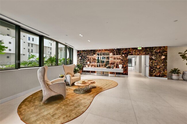 Building Photo - 700 NE 24th St