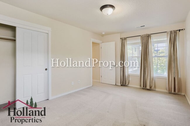 Building Photo - Excellent Condition Hillsboro Home In Great Location!