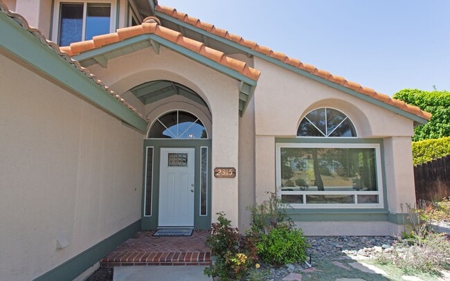 Building Photo - Gorgeous 4 Bedroom, 3 bathroom Home with private Pool!