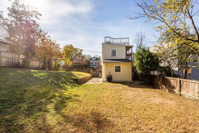 Building Photo - Amazing Anacostia 3 Bedroom with Parking I...