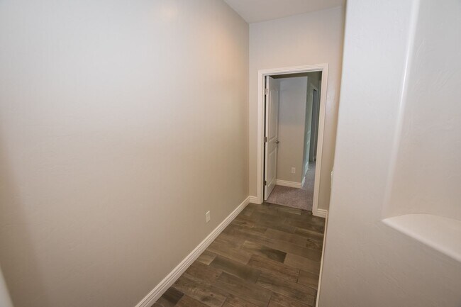 Building Photo - Executive home in The Estates at Holiday! ...