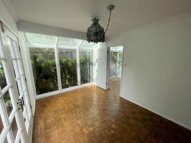 Building Photo - Charming Midtown Ventura Home