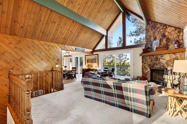 Building Photo - 26633 Thunderbird Dr