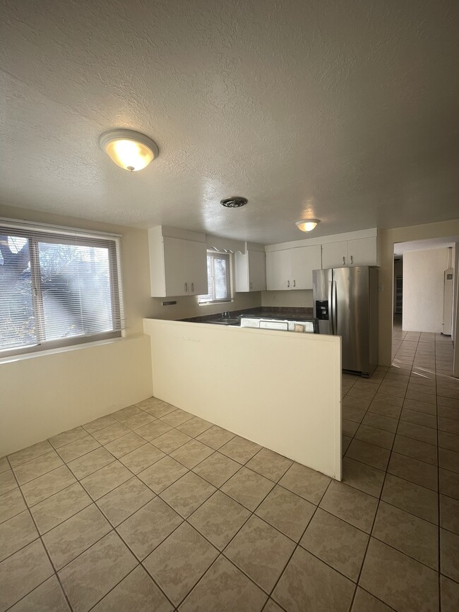 Building Photo - 3112 Colorado St NE