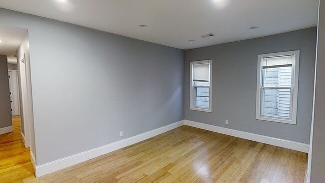 Building Photo - 722 Saratoga St