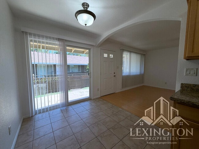 Building Photo - Stunning, 2BD/1BA, Condo in the Villaggio Community off Madison Ave. and Auburn Blvd.! ***Move-in...