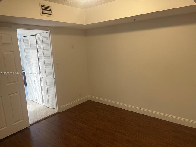 Building Photo - 1717 N Bayshore Dr