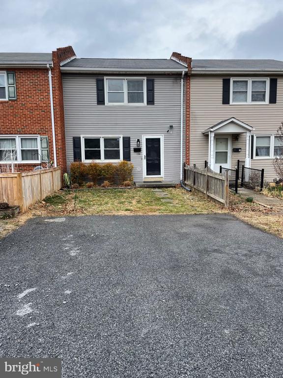 Building Photo - 136 Scott St