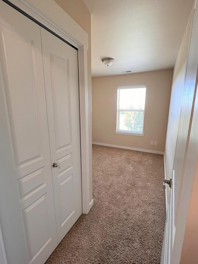 Building Photo - 8861 W Pine Valley Ln